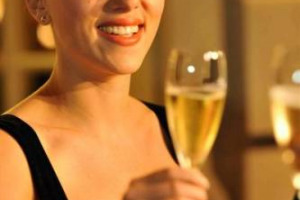 “HARD DAYS FOR BEAUTIFUL TESTIMONIAL”: SCARLETT JOHANSSON, GIÀ VOLTO DI MOËT ET CHANDON, LASCIA OXFAM, E CONFERMA LA COLLABORAZIONE CON L’AZIENDA ISRAELIANA “SODASTREAM” (MACCHINE CASALINGHE PER BIBITE GASATE). MA LO SPOT NON È ACCETTATO AL SUPERBOWL