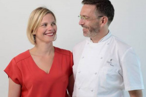 Tanto desiderate quanto maledette: le stelle Michelin disegnano la costellazione degli chef mondiali, ma non tutti sanno reggerne il peso. Lo chef Sébastien Bras (Le Suquet) restituisce le tre stelle: “continueremo a dare il massimo, senza pressioni”