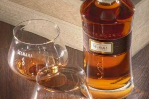 150 ANNI DI GRAPPA DI ECCELLENZA, CELEBRATI CON UNA LIMITED EDICTION IN SOLI 1.860 ESEMPLARI, ANNO DI NASCITA DELLA DISTILLERIA: LA FAMIGLIA LUNELLI (SPUMANTE FERRARI) LANCIA LA “SEGNANA ANNIVERSARIO”. LA “N.1” IN DONO AL PRESIDENTE NAPOLITANO