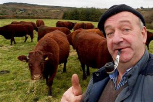 ANCHE GLI AGRICOLTORI NON HANNO SAPUTO RESISTERE ALLA MODA DEL MOMENTO: IL “SELFIE”, L’AUTOSCATTO FATTO CON SMARTPHONE O WEBCAM E POI PUBBLICATO SUL WEB. IL RISULTATO? BOOM DI “FARMER SELFIE” O PIÙ COMUNEMENTE “FELFIE”DI CHI LAVORA IN CAMPAGNA