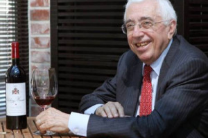 Se ne andato Serge Hochar, patron di Ch&acirc;teau Musar, una delle cantine pi&ugrave; affascinanti al mondo, che ha resistito alla guerra civile e si &egrave; imposta all&rsquo;attenzione internazionale con vini capaci di conciliare mediterraneit&agrave; e stile bordolese