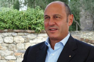 SERGIO ZINGARELLI, PATRON DI ROCCA DELLE MAC&Igrave;E, &Egrave; IL NUOVO PRESIDENTE DEL CONSORZIO CHIANTI CLASSICO, COME ANTICIPATO IERI DA WINENEWS. ELETTI ANCHE I DUE NUOVI VICE-PRESIDENTI: FILIPPO MAZZEI (MARCHESI MAZZEI) E GIOVANNI MANETTI (FONTODI)