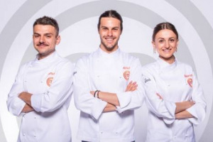 Sarà che sempre più giovani, affascinati dagli chef-star, sognano una carriera dietro ai fornelli, fatto sta che sono tutti “under 25” i tre finalisti dell’edizione n. 7 di Masterchef Italia, Kateryna, Alberto e Simone. La finale su Sky l’8 marzo