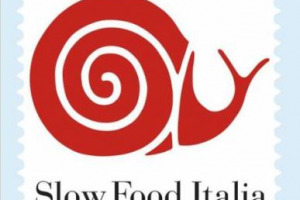 Il francobollo di Slow Food: la Chiocciola più famosa al mondo avrà il suo annullo celebrativo di Poste Italiane per i primi 30 anni della più grande associazione internazionale no profit impegnata a ridare giusto valore al cibo (Bra, 26 luglio)