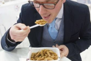 Un carrello di cibi monodose (sia freschi che surgelati), ma con molta attenzione sulle materie prime, privilegiando i prodotti Dop e Igp. Questo il carrello dei 7,7 milioni di italiani single, fotografato da Tirreno C.T. by CarraraFiere