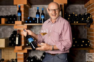Protagonista della rivoluzione degli orange wine del Collio friulano, al confine con la vicina Slovenia, vicino ad un&rsquo;altra icona del mondo enoico come Josko Gravner, Stanislao Radikon, meglio conosciuto come Stanko, se n&rsquo;&egrave; andato