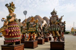 E’ tempo di un primo bilancio dell’Expo: in un mese preciso, 2,7 milioni di ingressi. A giugno, protagoniste le statue ispirate all’Arcimboldo dello scenografo da Oscar Dante Ferretti. E il 21 giugno una pizza margherita da Guinness