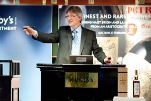 Vino, Italia & aste: una triangolazione complessa. Se la piazza italiana non pu&ograve; &ldquo;permettersi&rdquo; grandi aste, le etichette top continuano a crescere. Mould (Sotheby&rsquo;s): &ldquo;vino italiano vale 2% del nostro mercato, ma genera sempre pi&ugrave; interesse&rdquo;