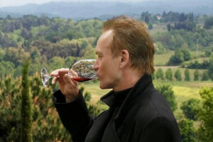 Da Sanremo a &ldquo;testimonial&rdquo; della Toscana del vino, guest star delle &ldquo;Anteprime&rdquo;, da domani a Firenze: ecco Sting, cantante, produttore di vino con Il Palagio, e anche firma della formella che celebra l&rsquo;annata 2017 del Brunello di Montalcino