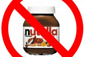 E DOPO LA COCA-COLA, TOCCA ALLA NUTELLA: LA FRANCIA PUNTA L’INDICE CONTRO L’OLIO DI PALMA, INGREDIENTE PRINCIPALE DELLA CREMA DI CACAO, USATO PER REALIZZARE LA CREMA SPALMABILE PIÙ AMATA AL MONDO, E AUMENTA I DAZI DEL 300%