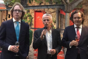 Champagne & cioccolato, nasce una liaison per sedurre il Belpaese: per il ritorno in grande stile in Italia, la Maison Taittinger sceglie come partner per la distribuzione Domori, societ&agrave; del gruppo Illy. Riccardo Illy: molte le &ldquo;affinit&agrave; elettive&rdquo;