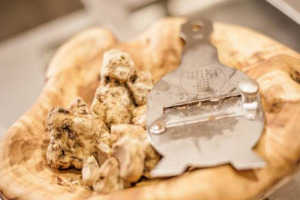 “Tagliato per il design”: il tartufo bianco d’Alba fa il verso (ma non troppo) al made in Italy, e lo celebra trasformando le Langhe Patrimonio dell’Unesco in un polo di cultura, arte ed enogastromia nella “Fiera Internazionale n. 87” (dal 7 ottobre)