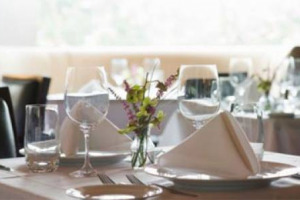 PER IL PRANZO DI PASQUA SARANNO 4 MILIONI GLI ITALIANI CHE DECIDERANNO DI MANGIARE FUORI, IN CALO DEL 2,8% SUL 2012, E SPENDERANNO 162 MILIONI DI EURO (-4,3%). I RISTORATORI DELLA FIPE NON VEDONO ANCORA LA LUCE IN FONDO AL TUNNEL