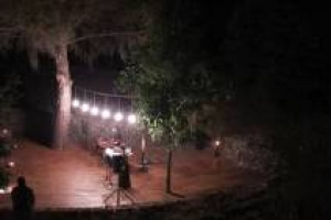 Per &ldquo;Sciaranuova Festival&rdquo;, Planeta trasforma la &ldquo;Vigna in Teatro&rdquo; ricavando un proscenio tra quelli che un tempo erano i terrazzamenti utilizzati per la coltivazione della vite e sfruttando come quinte le montagne, la lava e i pini secolari