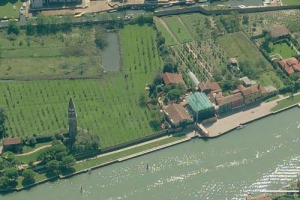 LA BISOL, FAMOSA GRIFFE DEL PROSECCO, E IL POLO NAUTICO VENTO DI VENEZIA SI AGGIUDICANO LA CONCESSIONE DELLA TENUTA SCARPA VOLO A MAZZORBO NELLA LAGUNA, DOVE DARANNO VITA A VIGNETO, STRUTTURA RICETTIVA E CENTRO DI FORMAZIONE E RICERCA AGROAMBIENTALE