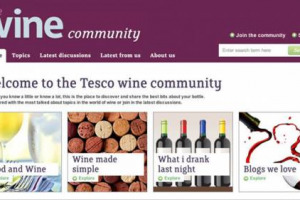 Un po&rsquo; chat, un po&rsquo; blog, un po&rsquo; e-shop, la &ldquo;Tesco&rsquo;s Wine Community&rdquo;, lanciata nel 2011 dal gigante della gdo britannica, finisce sotto la scure dei tagli e della razionalizzazione voluta dal Ceo, Dave Lewis: il 28 agosto chiuder&agrave; i battenti