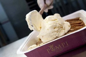 Il “Re del tiramisù” della Capitale, Pompi, chiude la sede storica di Via Albalonga che, dopo 54 anni passerà probabilmente in mani cinesi. Fine di una storia, ma non di un’epoca, con un lungo strascico di polemiche ed accuse