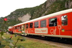 FRANCIACORTA IN TOUR: DA PIETRASANTA (FINO AL 23 GIUGNO) A CAPRI (A GIUGNO E SETTEMBRE), LE BOLLICINE LOMBARDE ALLA CONQUISTA DELLE PI&Ugrave; BELLE SPIAGGE D&rsquo;ITALIA, ASPETTANDO IL FESTIVAL DEL FRANCIACORTA IN CANTINA (29 E 30 SETTEMBRE)