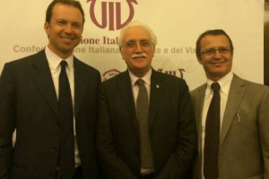 L&rsquo;unica regola &egrave; il buon senso. Quando si parla di vino, quando lo si associa (sbagliando) all&rsquo;alcol tout court, e ovviamente, quando lo si beve. Riflessione semplice, su un tema complesso, nella tavola rotonda Uiv &ldquo;L&rsquo;alcol tra ragione e sentimento&rdquo;