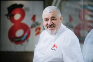 A Umberto Bombana, chef del Ristorante 8½ Otto e Mezzo Bombana di Hong Kong, unico tristellato Michelin italiano all’estero, il titolo del “Diners Club Lifetime Achievement Award 2017” degli “Asia’s 50 Best Restaurants Awards” di S.Pellegrino