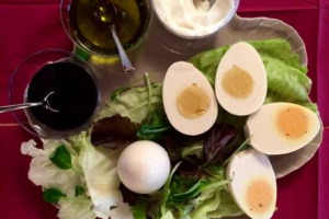 Fonte Ansa - È made in Italy il primo brevetto di “uovo” vegano: quattro studentesse dell’ateneo di Udine lo hanno creato a partire da farine di legumi, oli vegetali, gelificante e sale, con zero colesterolo e glutine e alto apporto proteico