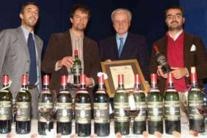 WINE SHOW (TORINO, 24/26 OTTOBRE) - UN PREMIO ALLA STORIA, AD UN VINO MITO E AD UN GENTILUOMO D&rsquo;ALTRI TEMPI: SLOW FOOD CONSEGNA IL PREMIO ALLA CARRIERA A FRANCO BIONDI SANTI, UNO DEI &ldquo;PADRI&rdquo; DEL BRUNELLO DI MONTALCINO
