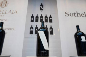 PER L&rsquo;EDIZIONE N. 6 DI &ldquo;VENDEMMIA D&rsquo;ARTISTA&rdquo;, ORNELLAIA HA INCARICATO IL CANADESE RODNEY GRAHAM DI INTERPRETARE &ldquo;L&rsquo;INFINITO&rdquo;, CARATTERE DELLA VENDEMMIA 2011 CHE L&rsquo;ARTISTA DI VANCOUVER HA DECLINATO ATTRAVERSO LA PAROLA POETICA ED IL VINO