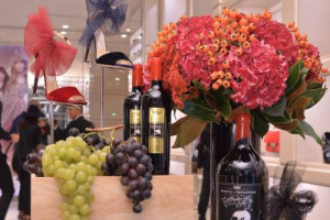 Le fashion victims, ormai, la conoscono bene, e nella loro agenda modaiola &egrave; diventato un evento imperdibile quasi quanto le passerelle: dal 3 al 9 ottobre, torna &ldquo;La Vendemmia&rdquo; in Via Montenapoleone, il sodalizio tra le griffe del vino & della moda