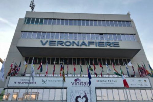 Tra politica, business e social, Vinitaly 2018 è stata l’edizione più “internazionale” di sempre ... Che punta a crescere ancora, tra investimenti in infrastrutture, sull’estero e sullo sviluppo di Vinitaly and the City