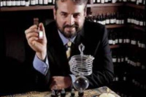 IL CREATORE DI FRAGRANZE LORENZO VILLORESI, UNO DEI “NASI” PIÙ AUTOREVOLI E FAMOSI DEL MONDO: “SE NON DICHIARATO, E’ SEMPRE PIU’ DIFFICILE SCOPRIRE L’INSERIMENTO DI ESSENZE (NATURALI O ARTIFICIALI) IN BOTTIGLIA”