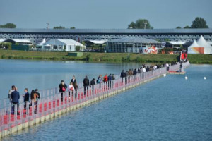 En marche! Il mondo del vino verso Bordeaux, che diventa capitale dell&rsquo;enologia del pianeta con Vinexpo (18-21 giugno). La Spagna &ldquo;Paese d&rsquo;Onore&rdquo;, l&rsquo;Italia grande protagonista. Nella road map di WineNews conferenze, degustazioni ed eventi top