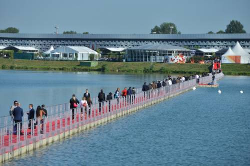 Il mondo del vino in marcia verso Vinexpo a Bordeaux