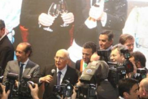 Il presidente della Repubblica Giorgio Napolitano lascia il Quirinale. Il Ministro delle Politiche Agricole Maurizio Martina: &ldquo;grazie per i 9 anni di totale dedizioni alla Repubblica&rdquo;. E quella volta a Vinitaly, o l&rsquo;incontro con le Citt&agrave; del Vino ...
