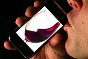 NEL MONDO DELLE &ldquo;APP&rdquo;: QUANDO LO SMARTPHONE DIVENTA ENCICLOPEDIA, CANTINA, APPUNTI DI DEGUSTAZIONE E DIVERTIMENTO. WINENEWS VI CONSIGLIA LE MIGLIORI, PER AVERE SEMPRE A PORTATA DI MANO LA RISPOSTA GIUSTA