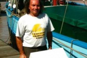 WINE NEWS AROUND THE WORLD: IN BARCA A VELA LUNGO LE COSTE DI FRANCIA PER VENDERE BORDEAUX IN FAVORE DEGLI ECOLOGISTI ANTI OGM. I PRODUTTORI INGLESI DI BOLLICINE CHE GIOISCONO PER IL CALDO, E IL SUDAFRICA CHE DICE ADDIO AI SUOI &ldquo;PORTO&rdquo; ...