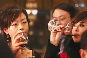 &ldquo;In Cina il 60-65% del vino importato in bottiglia &egrave; ancora in mano alla Francia, ma i grandi vini italiani stanno trovando il loro spazio nelle cantine dei collezionisti&rdquo;. A WineNews, Jean-Marc Nolant, tra i wine consultant pi&ugrave; popolari di Cina