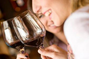 Wine2Wine - Amano i vitigni autoctoni, sono pi&ugrave; social degli uomini, pi&ugrave; attente a dettagli e storytelling. E, curiosit&agrave;, il loro sito web preferito sul vino &egrave; Winenews.it. La fotografia sulle donne ed il loro rapporto con il vino