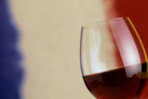 In Francia ci si sbilancia: le attese per l&rsquo;annata 2015 sono gi&agrave; altissime, specie a Bordeaux, mentre in Borgogna ed Alsazia si attende un calo della produzione. Intanto, i consumi interni di bevande alcoliche (vino compreso) continuano a calare