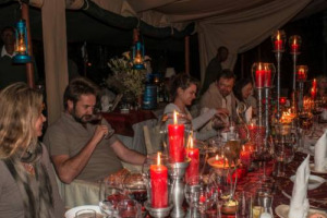 ZEBRE, GNU, LEONI, GHEPARDI E ... VINO. NON &Egrave; UNA BATTUTA, MA L&rsquo;IDEA DEL WINE MERCHANT SUDAFRICANO &ldquo;WINE CELLAR&rdquo;, CHE HA LANCIATO IL &ldquo;WINE CELLAR WINES OF THE WORLD WILDEBEEST MIGRATION SAFARI&rdquo;, UNA SETTIMANA TRA SAFARI E FINE WINE