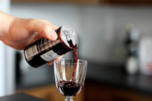 &ldquo;Eresia&rdquo; o nuovo che avanza? Il vino in lattina macina tassi di crescita impressionanti negli States (+125% in un anno) ed &egrave; amatissimo dal segmento chiave dei Millennials, grazie a praticit&agrave; e a un aspetto &ldquo;meno pretenzioso&rdquo; della classica bottiglia