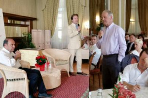 VinoVip 2015, gli ultimi 20 anni del vino secondo i big italiani: grande crescita della qualit&agrave; e dei mercati, ma tanto ancora c&rsquo;&egrave; da fare sul fronte della comunicazione, dove serve pi&ugrave; sinergia tra territori, grandi produttori e artigiani del vino