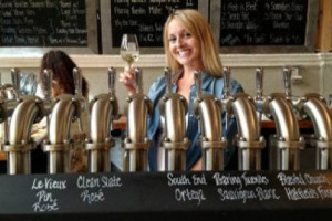 Vino & tendenze, a Londra spopola il &ldquo;Wine-on-tap&rdquo;, il vino alla spina, con marchi ad hoc come l&rsquo;Italiano &ldquo;Vino Vispo&rdquo;, wine-merchant come Bibendum che propongono selezioni dedicate, e ristoranti che lo scelgono come unica modalit&agrave; di servizio...