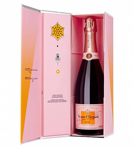 La bottiglia “parlante” della griffe di Champagne Veuve Cliquot