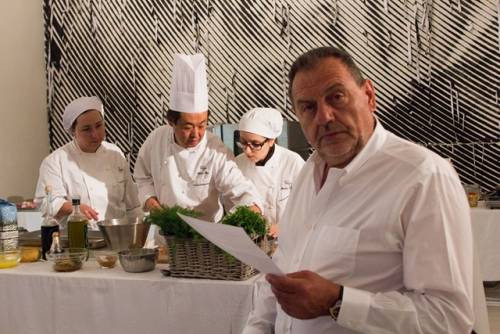 Uno dei grandi maestri dalla cucina italiana, lo chef Gianfranco Vissani, due stelle Michelin con il Casa Vissani di Baschi
