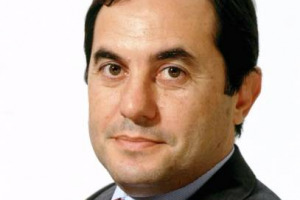 LA CANTINA SETTESOLI DEL PRESIDENTE DIEGO PLANETA FESTEGGIA I CINQUANTA ANNI “REGALANDOSI” UN NUOVO E IMPORTANTE SOCIO-MANAGER: VITO VARVANO, GIA’ AD DI PROCTER & GAMBLE, ATTUALMENTE DIRETTORE OPERAZIONI E SVILUPPO DEL GRUPPO DELLA VALLE