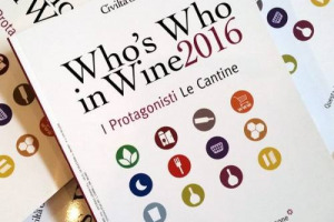 Oltre 1.000 cantine del Belpaese, con i vini pi&ugrave; significativi e info pratiche per visite, degustazioni, pranzi, cene, pernottamenti, acquisti e segnalazioni &ldquo;bio&rdquo;: ecco &ldquo;Who&rsquo;s Who in Wine 2016 - Le Cantine&rdquo; by Civilt&agrave; del Bere