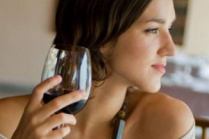 NEL MONDO DEL VINO CI SONO DUE AMERICHE: MENTRE IN CANADA IL CONSUMATORE SI ORIENTA VERSO IL CONSUMO DI &ldquo;CHEAP WINE&rdquo;, IN USA VOLANO LE VENDITE DI VINI D&rsquo;ALTA GAMMA AUTOCTONI