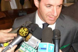 IL MINISTRO DELLE POLITICHE AGRICOLE LUCA ZAIA DIFENDE LO ZAMPONE ITALIANO E LANCIA LO “SCIOPERO DELL’ANANAS”. TOLLERANZA ZERO ANCHE VERSO CHI BEVE E POI SI METTE ALLA GUIDA IN QUESTO CASO, IL MINISTRO HA INVITATO A CONSUMARE SOLO ANALCOLICI …