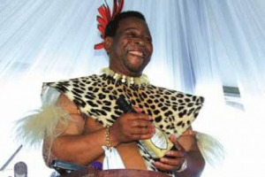 DAL SUD AFRICA, NELLA REGIONE DI ZULULAND, ARRIVA IL VINO CHE CELEBRA LE GESTA DEL RE ZULU CYPRIAN, PADRE DEL REGNANTE GOODWILL ZWELITHINI: SI CHIAMER&Agrave; &ldquo;ZULURULA&rdquo; E VERR&Agrave; PRODOTTO DALL&rsquo;AZIENDA LOCALE &ldquo;BAYEDE&rdquo;