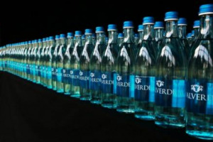 40.000 POSTI DI LAVORO, UN FATTURATO DI 2,3 MILIARDI DI EURO, 12,2 MILIONI DI LITRI PRODOTTI NEL 2012 E UN EXPORT PARI A 320 MILIONI DI EURO. È L’ACQUA MINERALE ITALIANA, RISORSA ECONOMICA DEL PAESE. COSÌ IL “TWITTER OPEN FORUM” BY IN A BOTTLE